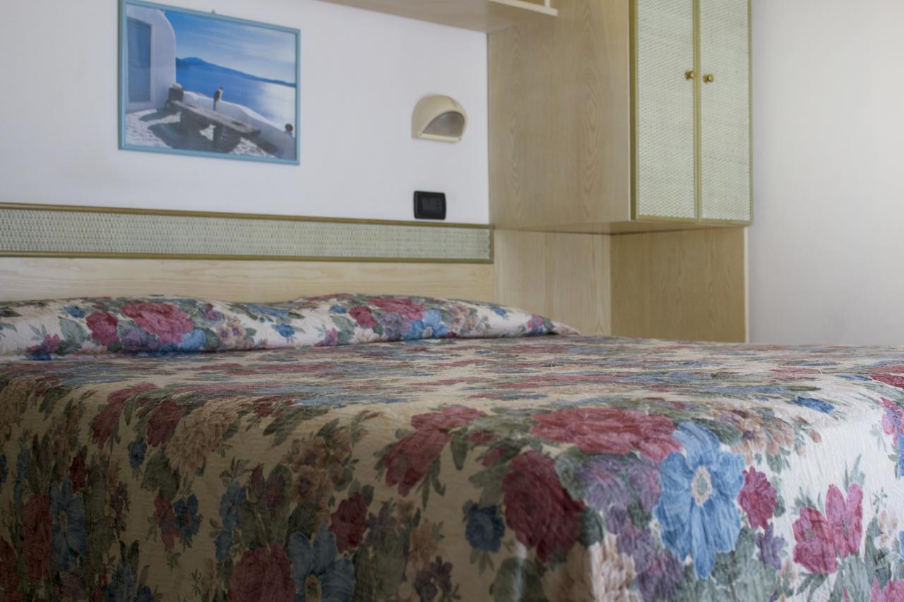 Hotel Residence Charles Римини Экстерьер фото
